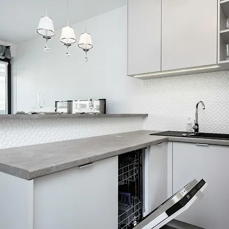 Moonlight2 By Renters * Warsaw